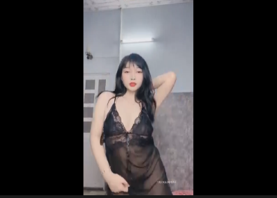 Em thiên ý nhảy múa ở nhà bạn trai tuyệt đẹp